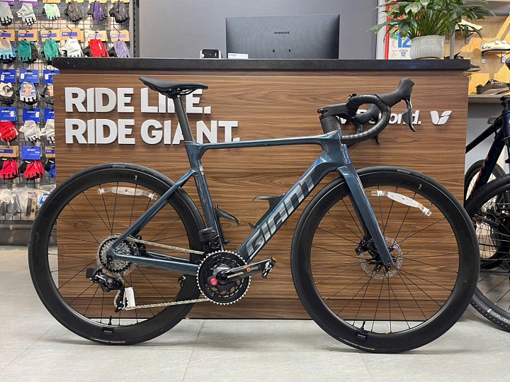 Xe đạp đua GIANT PROPEL ADV PRO 0-AXS 2025