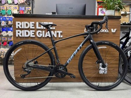 xe-dap-gravel-Giant-Revolt-0-2026-den-720 xe-dap-gravel-Giant-Revolt-0-2026-den-720