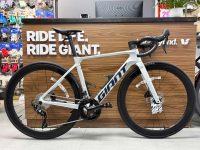 xe-dap-dua-Giant-Propel-Adv-2-Plus-2026-ghi