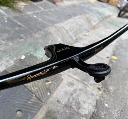 ghi-dong-mtb-carbon-Rpantahi-MT2-day-am-den-gold-1