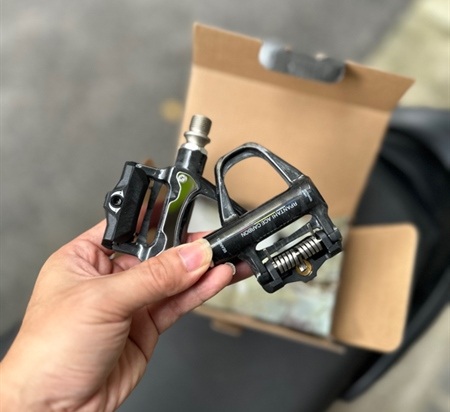 pedal-ban-dap-carbon-xe-road-Rpantahi-Blade-1