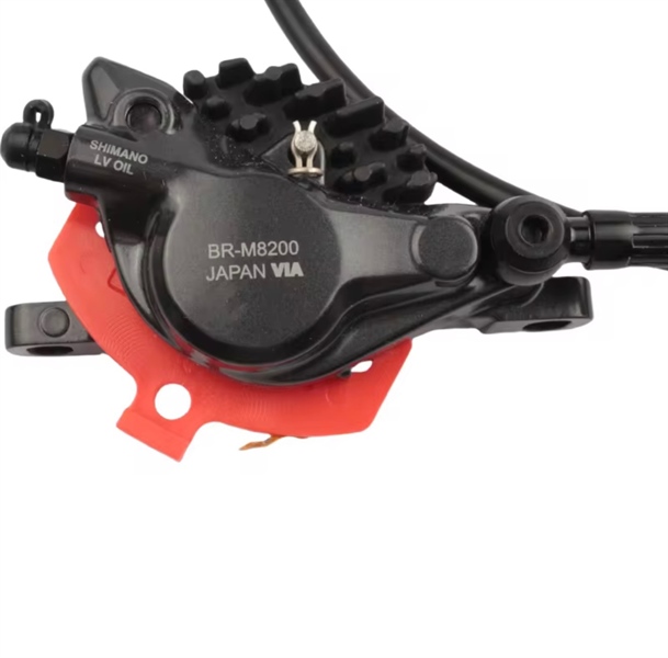 phanh-dau-Shimano-XT-Deore-M8200-2-piton-1