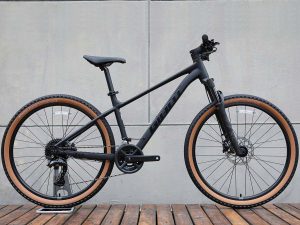 xe-dap-the-thao-Giant-ATX-860-E-2026-den