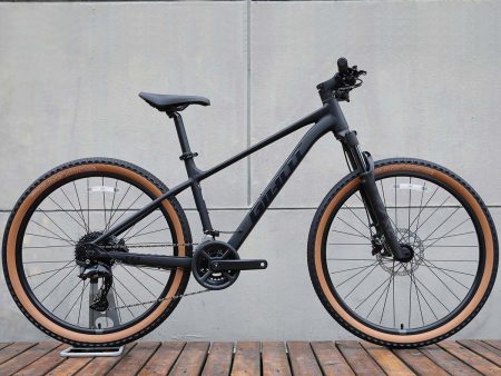 xe-dap-the-thao-Giant-ATX-860-E-2026-den