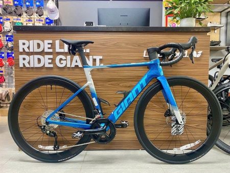 xe-dap-dua-duong-truong-Giant-Propel-Adv-2+2027-720