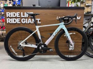 xe-dap-road-Liv-Enviliv-Adv-1-2027-tim-xanh