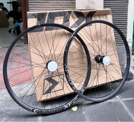 bo-vanh-Koozer-XF2046-Hub-XM455-Den bo-vanh-Koozer-XF2046-Hub-XM455-Den