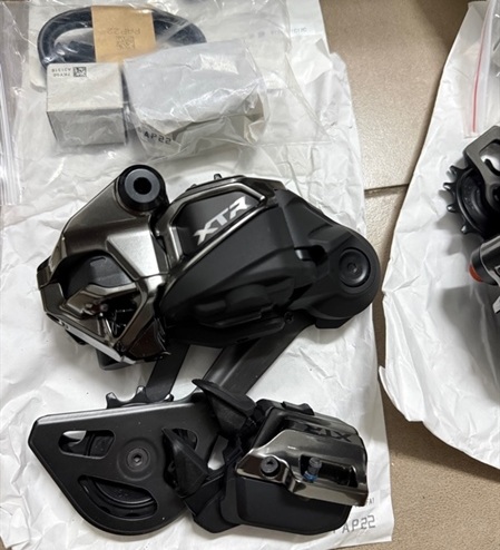 gat-lip-kit-dien-Shimano-DI2-XTR-M9250